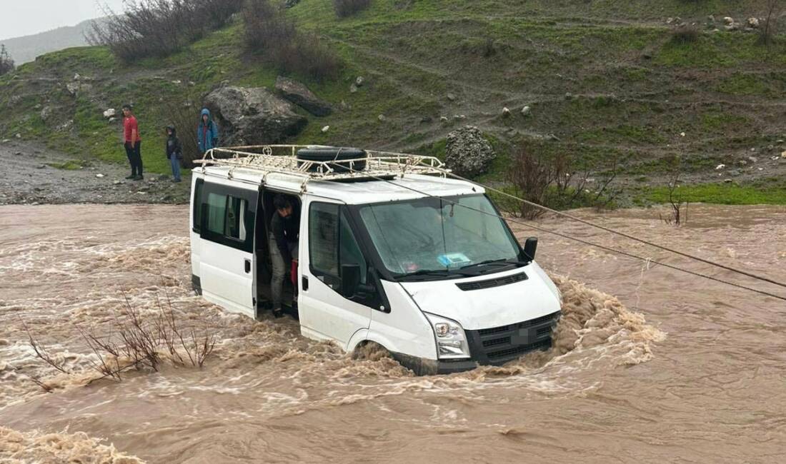 Siirt’te kalp krizi geçiren Naime Gölbaşı, hastaneye götürülürken sel nedeniyle