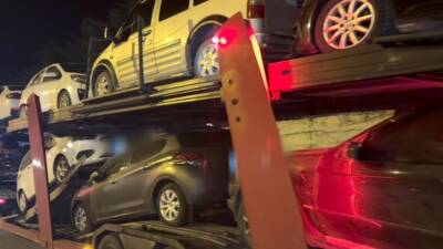 Batman’da sıfır araç taşıyan bir tırda yapılan aramada, aracın taban