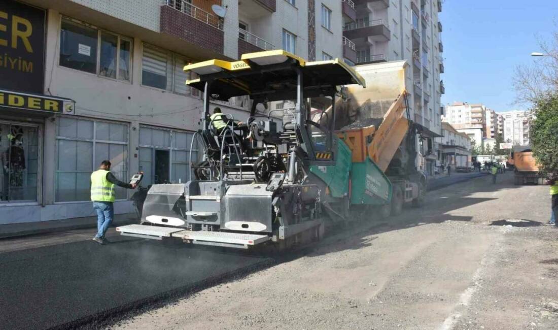Siirt’te kent genelinde başlatılan asfalt çalışmaları aralıksız sürdürülüyor.
