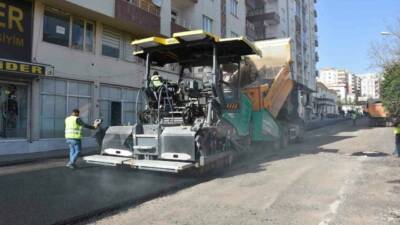 Siirt’te kent genelinde başlatılan asfalt çalışmaları aralıksız sürdürülüyor.