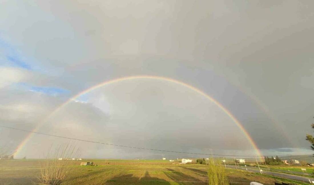 Siirt’in Kurtalan ilçesinde yağış sonrası ortaya çıkan gökkuşağı, görsel şölen