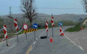 Adıyaman'da Sincik ile Kahta ilçeleri arasındaki karayolu, meydana gelen göçük