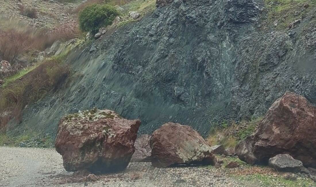 Adıyaman’ın Sincik ilçesinde etkili olan kuvvetli yağış, bazı köy yollarında