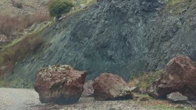 Adıyaman’ın Sincik ilçesinde etkili olan kuvvetli yağış, bazı köy yollarında