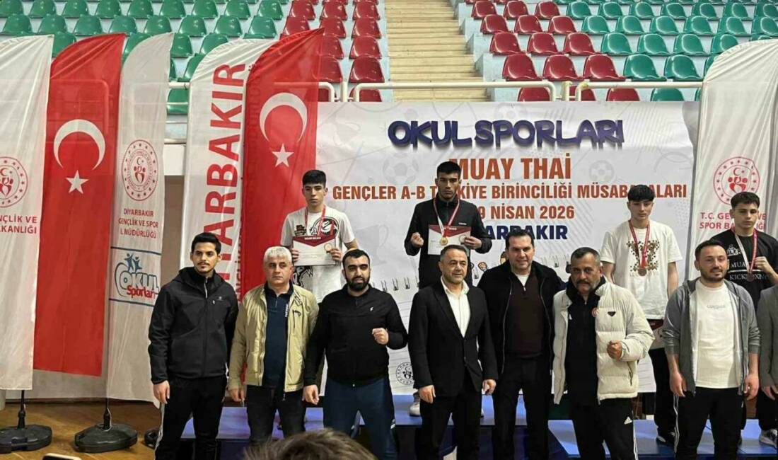 Diyarbakır’da düzenlenen Okul Sporları Gençler Muay-Thai Türkiye Şampiyonası’nda, Şanlıurfa’nın Siverek