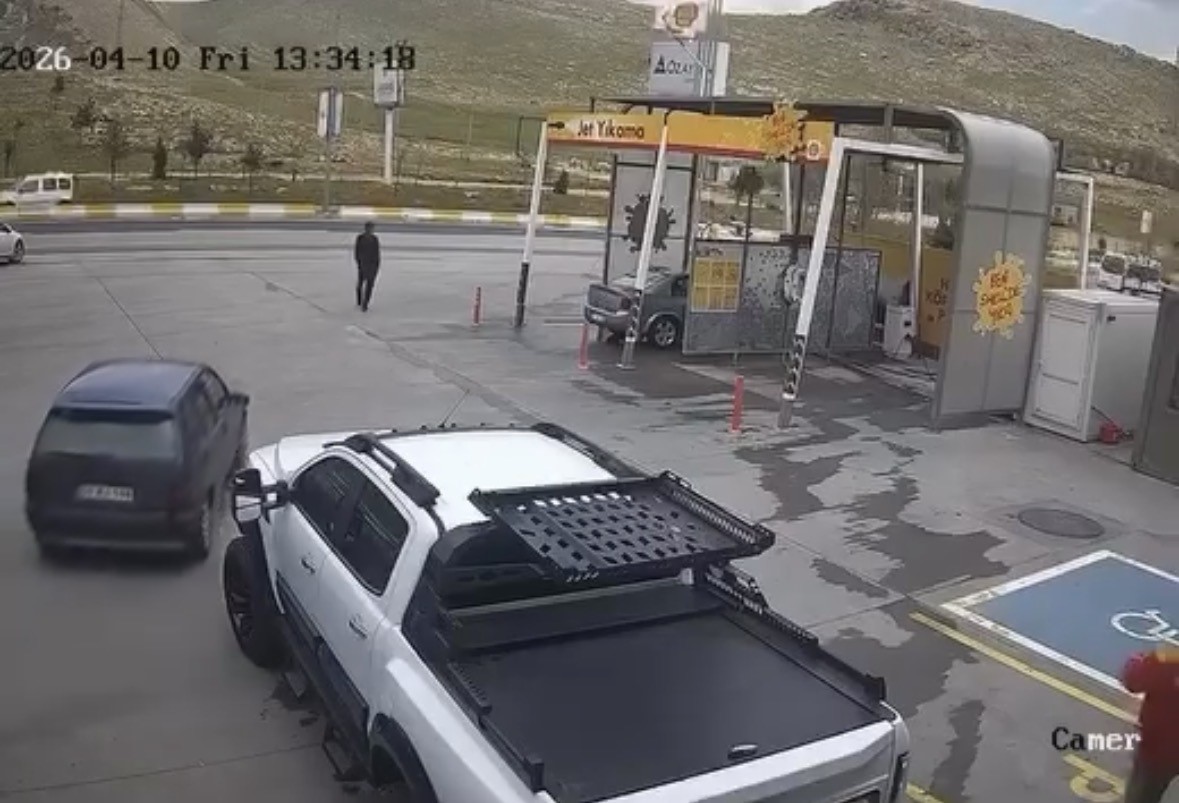 Mardin’de bir akaryakıt istasyonunda aracını park etmek isteyen sürücünün el