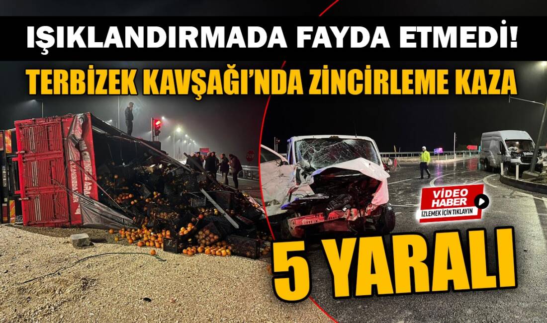 Adıyaman-Besni yol ayrımındaki Terbizek Kavşağı’nda meydana gelen zincirleme trafik kazasında