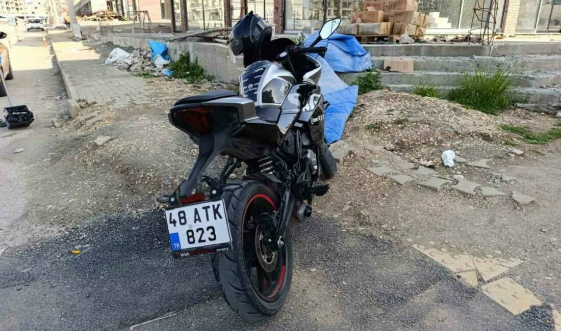 Adıyaman’da ticari taksiyle motosikletin çarpıştığı kazada 1 kişi yaralandı.