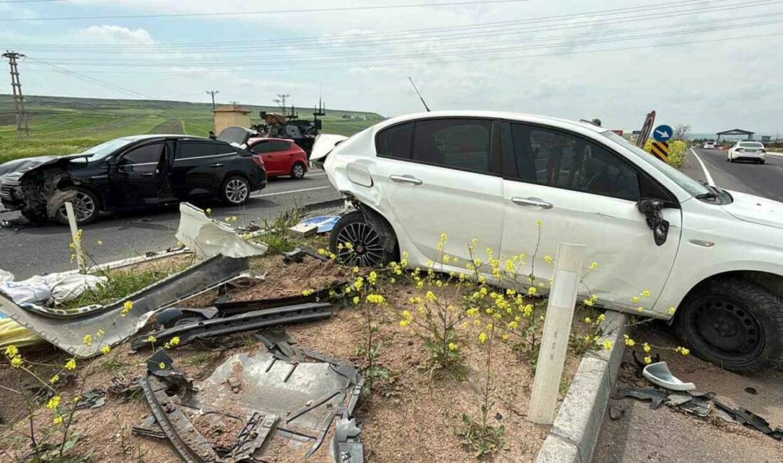 Diyarbakır'da meydana gelen trafik kazasında iki otomobilin çarpışması sonucu 3'ü