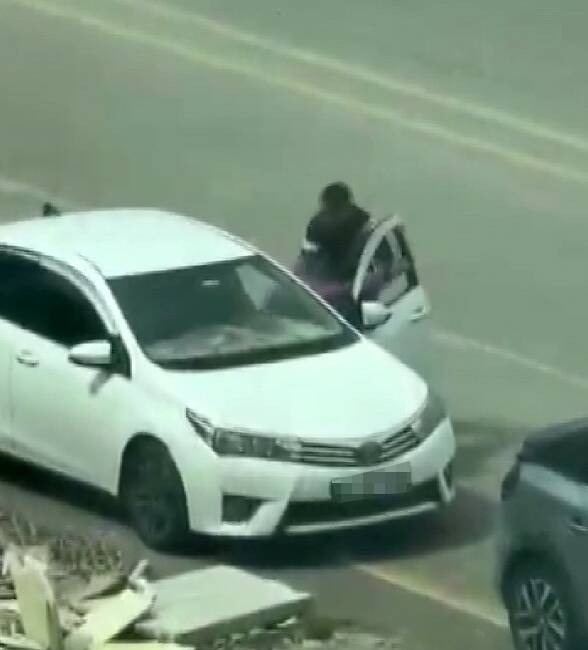 Gaziantep’te bir şahsın, trafikte tartıştığı başka bir şahsı aracında otururken