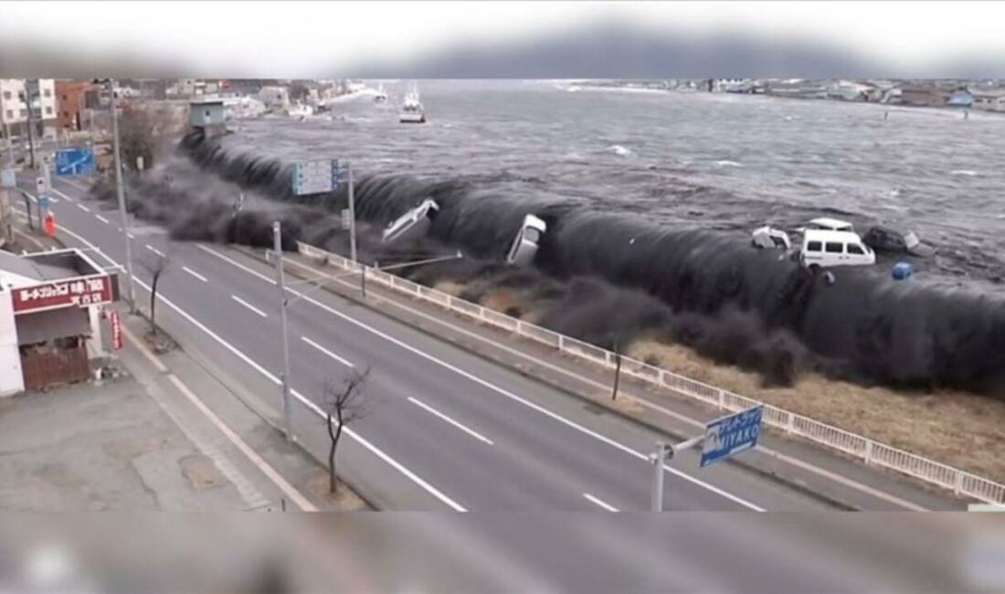 Japonya’nın kuzeyinde meydana gelen 7,4 büyüklüğündeki deprem sonrası 3 metreye