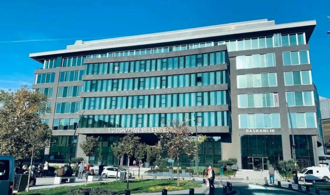 İstanbul’da CHP'li Üsküdar Belediyesi’ne yönelik düzenlenen operasyonda aralarında belediye yöneticilerinin