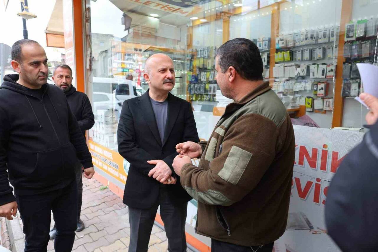 Adıyaman Valisi Osman Varol, kent merkezinde faaliyet gösteren esnaf ve