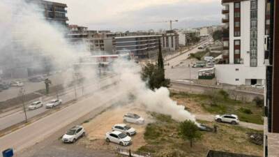 Adıyaman’da, bir vatandaş tarafından atık malzemelerin ateşe verilerek çıkarılan yangını