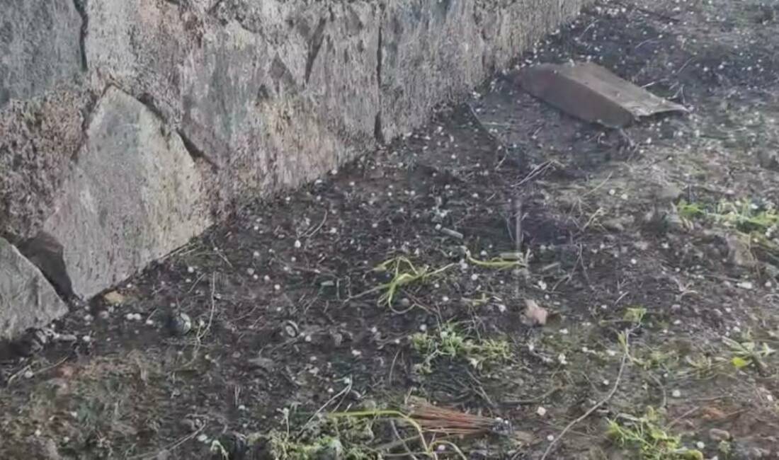 Gaziantep'in Yavuzeli ilçesinde sağanak yağışın ardından nohut büyüklüğünde dolu yağışı