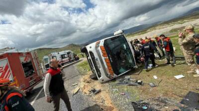 Diyarbakır’ın Lice ilçesinde bir yolcu otobüsünün devrilmesi sonucu meydana gelen