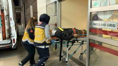 Adıyaman’da, yüksekten düşen bir işçi yaralandı.