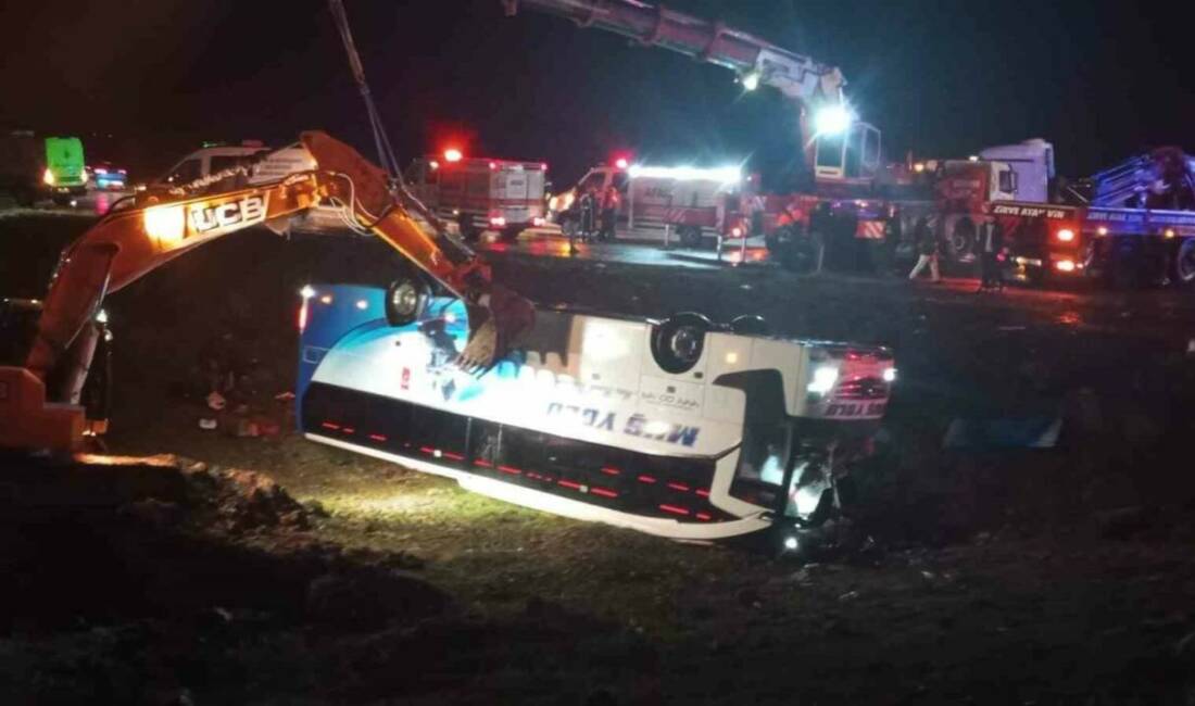 Malatya-Adıyaman kara yolunda meydana gelen feci kazada bir yolcu otobüsü