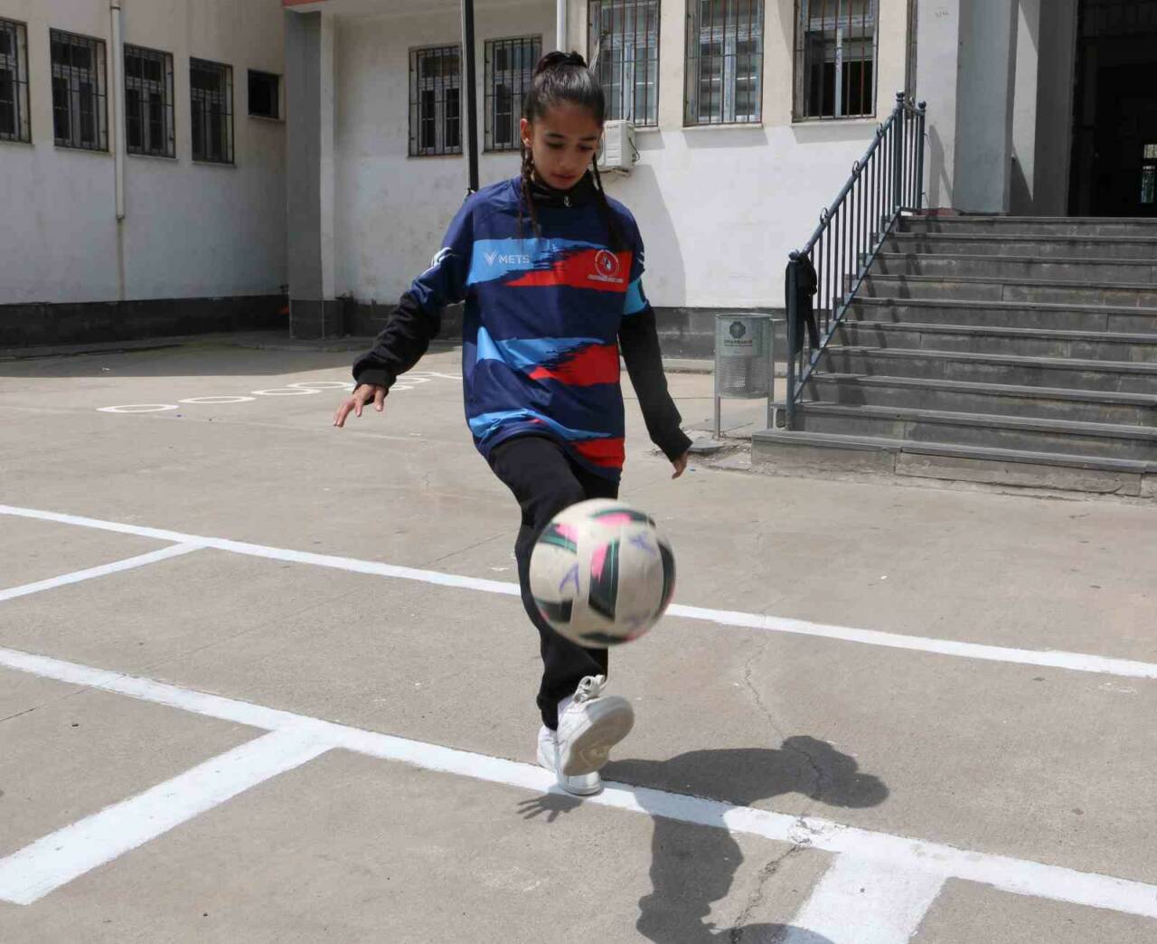 Diyarbakır Kayapınar Akşemsettin Ortaokulu Kız Futbol Takımı, namağlup şampiyonluklarla son