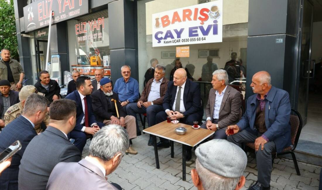 Adıyaman Valisi Abdullah Küçük, Gölbaşı ilçesinde esnaf, güvenlik birimleri ve