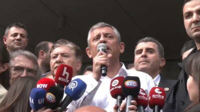 CHP Genel Başkanı Özgür Özel, CHP Genel Merkezi önünde yaşanan