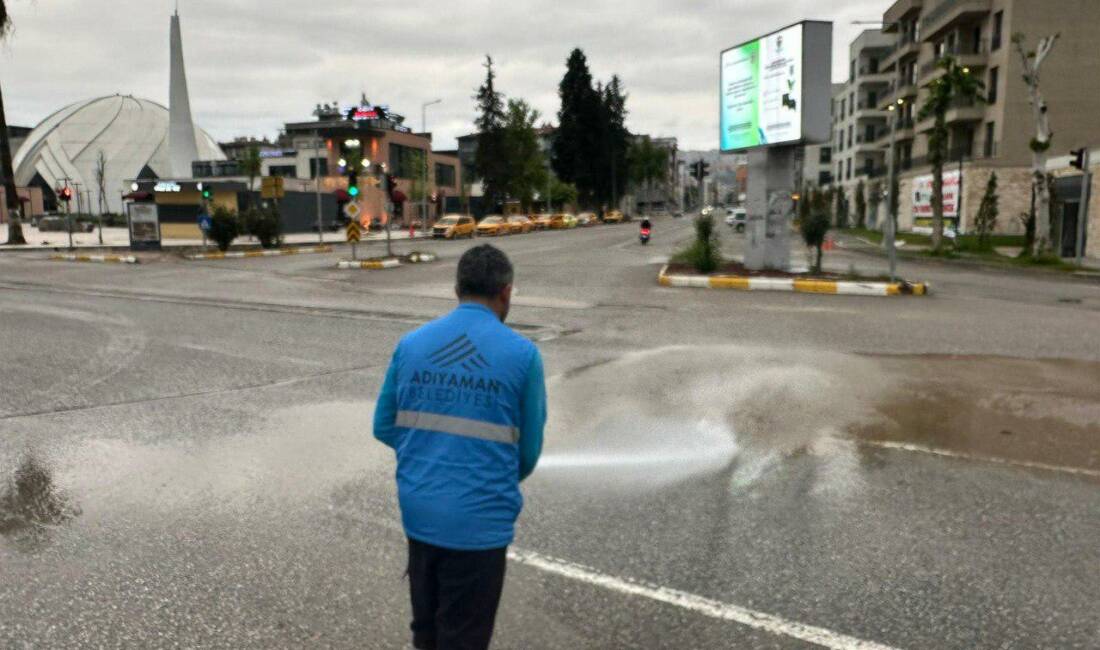 Adıyaman Belediyesi Temizlik İşleri Müdürlüğü ekipleri, şiddetli yağışların ardından kent