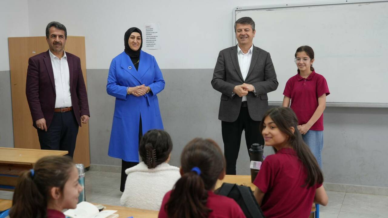 Adıyaman Belediye Başkanı Abdurrahman Tutdere, Örenli 1 Aralık Ortaokulu 6-A
