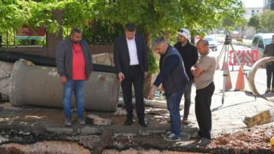 Cumhuriyet Mahallesi’nde devam eden yağmur suyu ve kanalizasyon hattı yenileme
