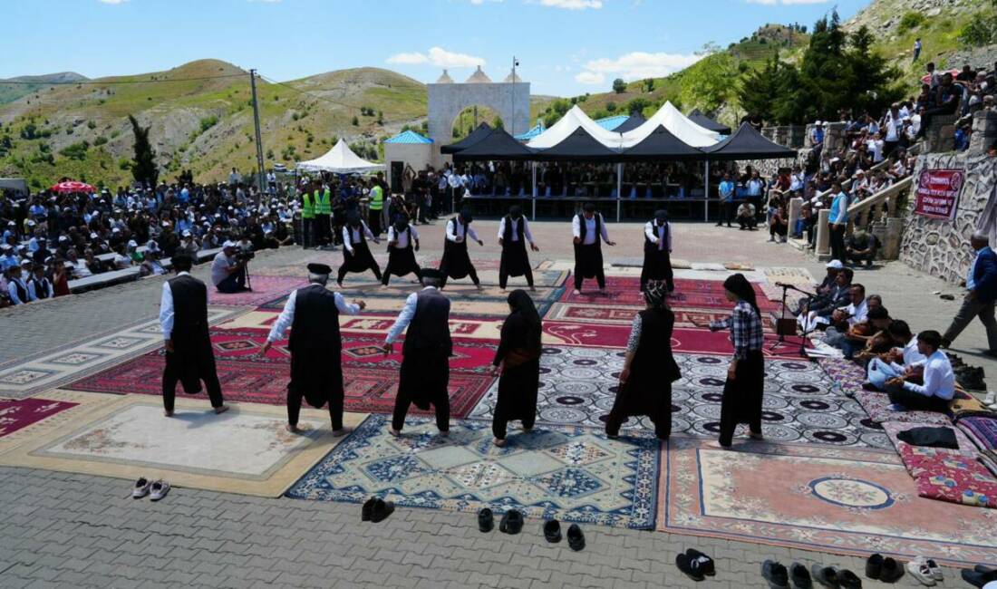 Ape Aziz Hakk’a yürüyüşünün 60’ıncı yılında anıldı: Başkan Tutdere: “Biriz, beraberiz, birlikte Adıyaman’ız” Adıyaman Belediye Başkanı Abdurrahman Tutdere, Ağuiçen Ocağı pirlerinden Ape Aziz’in