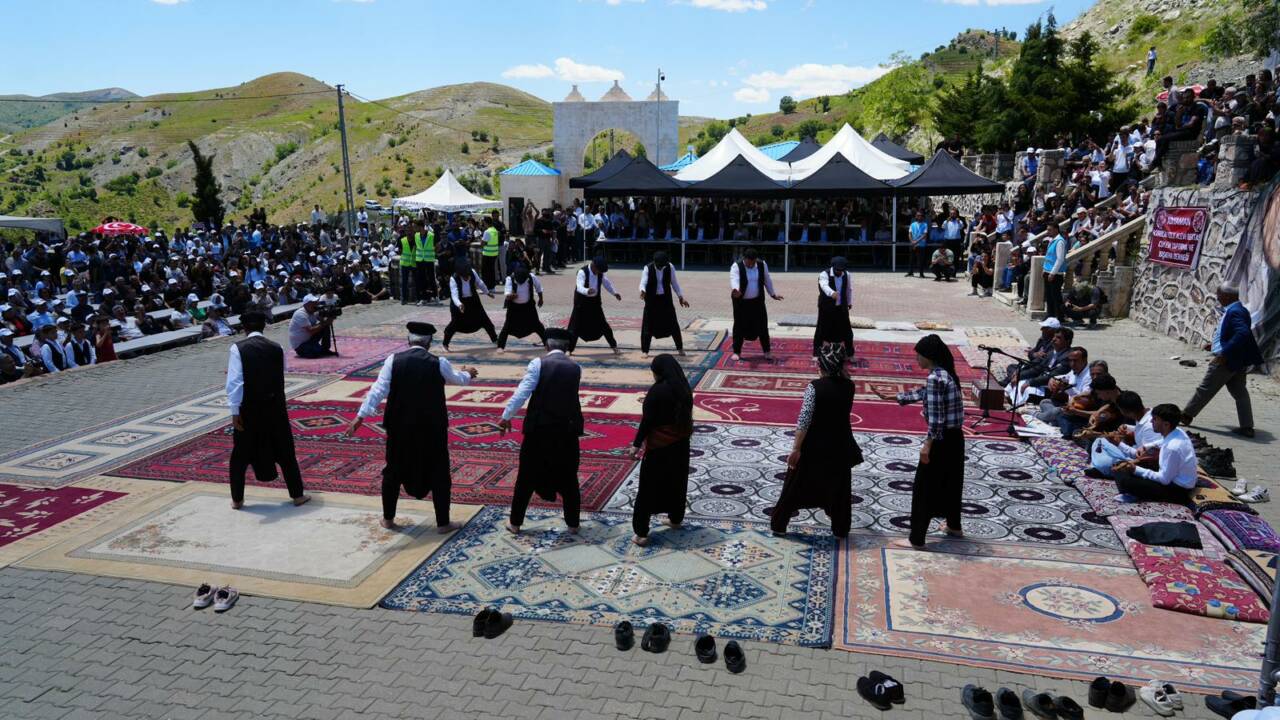 Adıyaman Belediye Başkanı Abdurrahman Tutdere, Ağuiçen Ocağı pirlerinden Ape Aziz’in