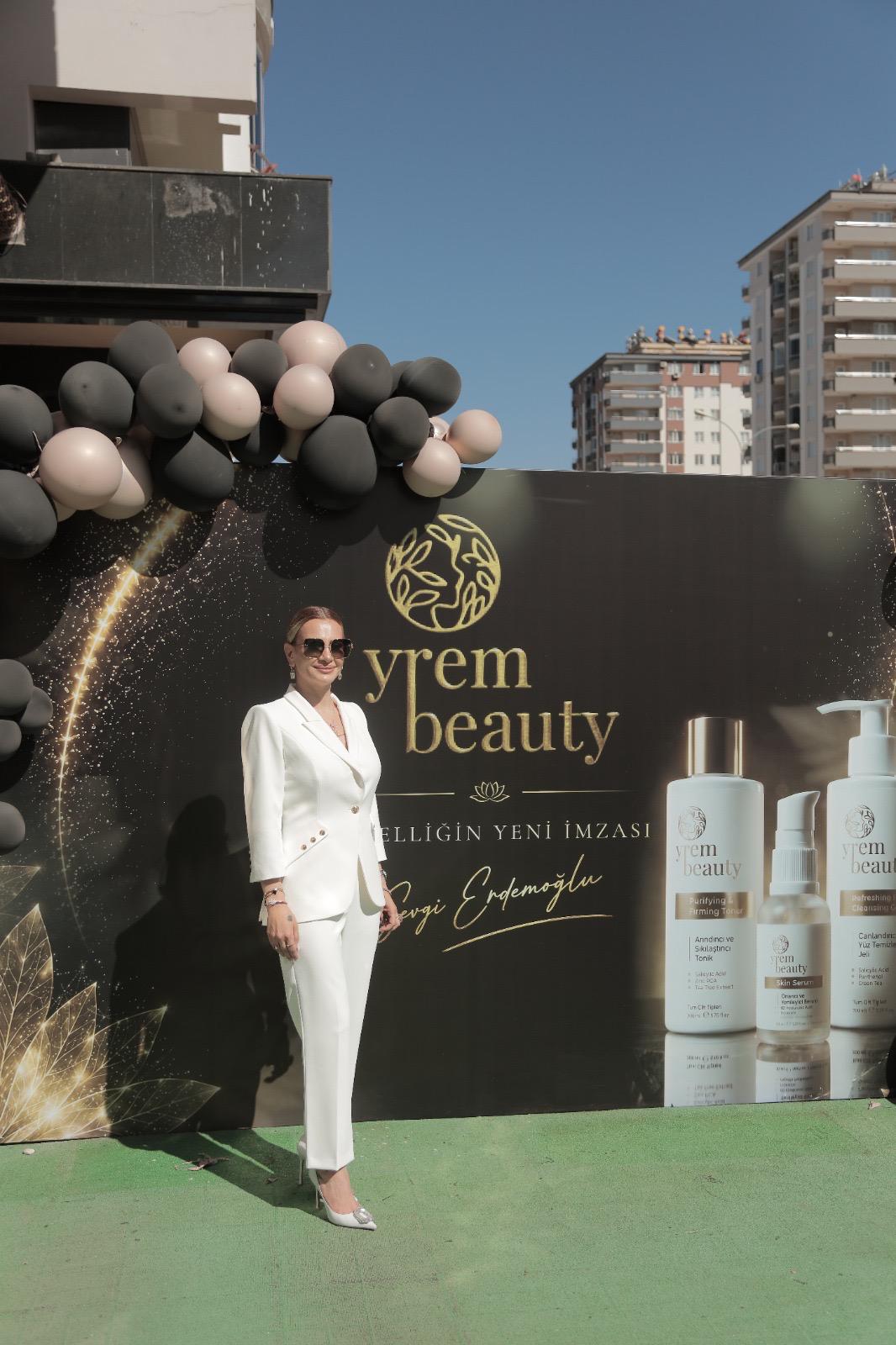 Yrem Beauty yeni ürününü tanıtmak için yaptığı etkinlik büyük ilgi