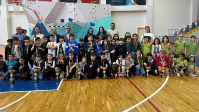 Adıyaman Özel Doğa Koleji öğrencileri, Okul Sporları Satranç Turnuvası'nda kız