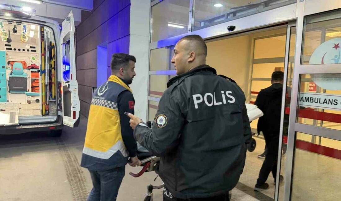 Adıyaman'ın Çelikhan ilçesindeki hastanede, bir hükümlü eline aldığı cam bardağı