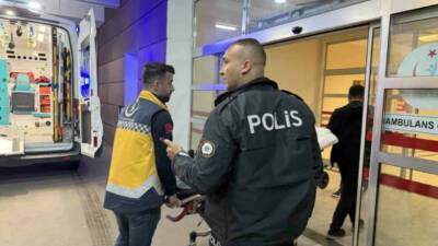 Adıyaman'ın Çelikhan ilçesindeki hastanede, bir hükümlü eline aldığı cam bardağı