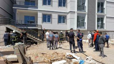 Adıyaman’da yapımı devam eden bir inşaatta doğalgaz borusundan sızan gazın