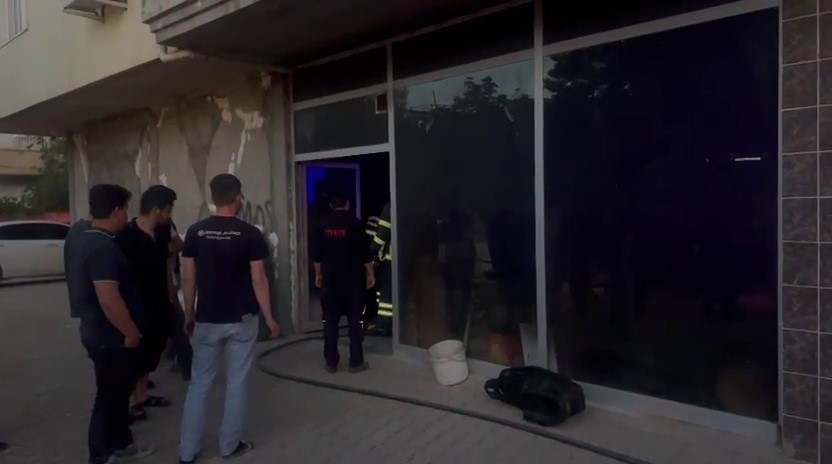Adıyaman'da bir iş yerinde çıkan yangın, hasara yol açarken ölü