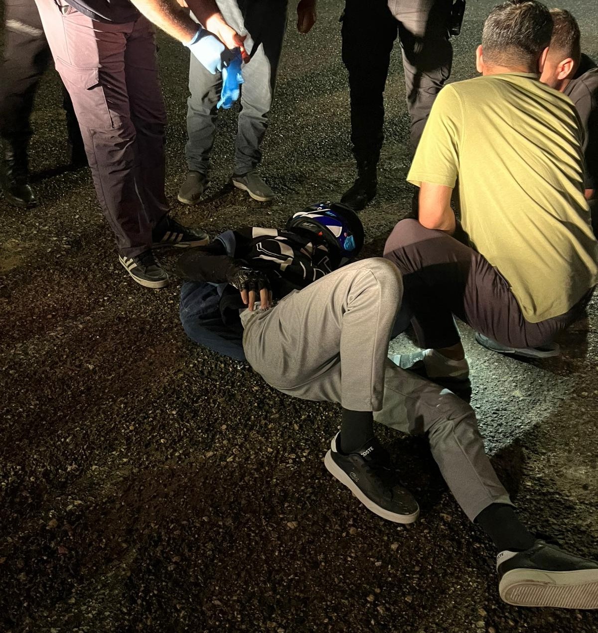 Adıyaman’da seyir halinde olduğu sırada çukura giren motosikletin devrilmesi sonucu