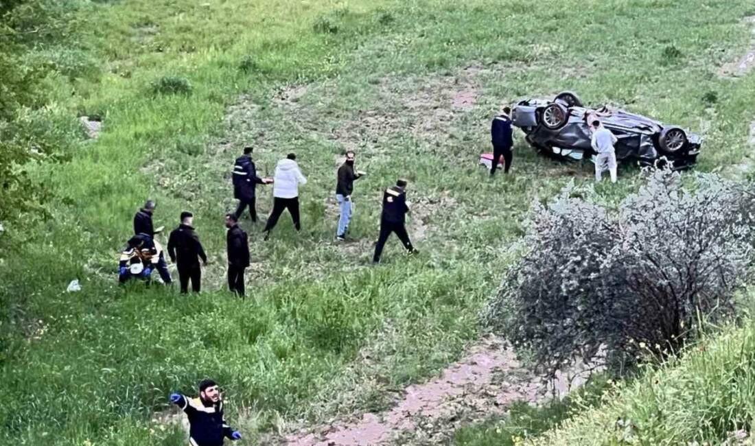 Adıyaman'da bir otomobilin tarlaya uçması sonucu meydana gelen kazada 4
