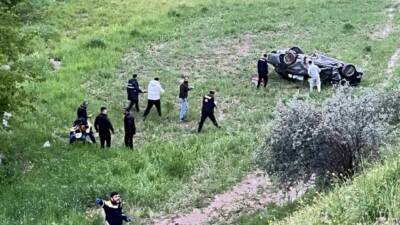Adıyaman'da bir otomobilin tarlaya uçması sonucu meydana gelen kazada 4