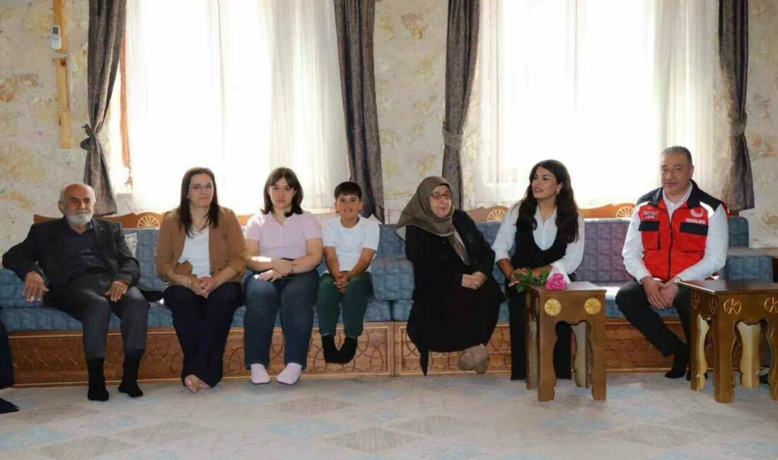 Adıyaman’da Milli Aile Haftası kapsamında düzenlenen "Üç Kuşak Buluşması" programında