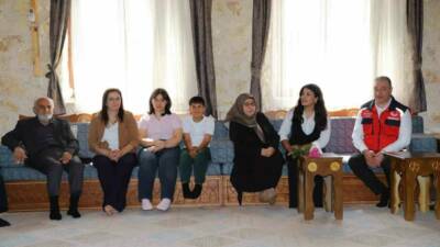 Adıyaman’da Milli Aile Haftası kapsamında düzenlenen "Üç Kuşak Buluşması" programında
