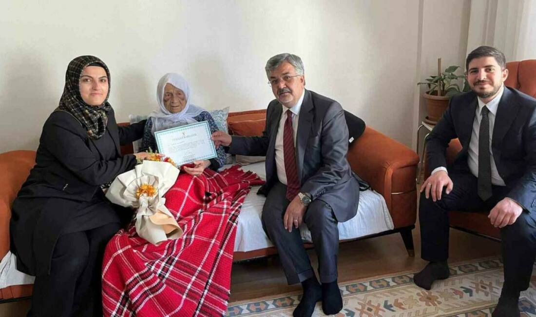 AK Parti Adıyaman İl Başkanlığı en yaşlı üye ile en