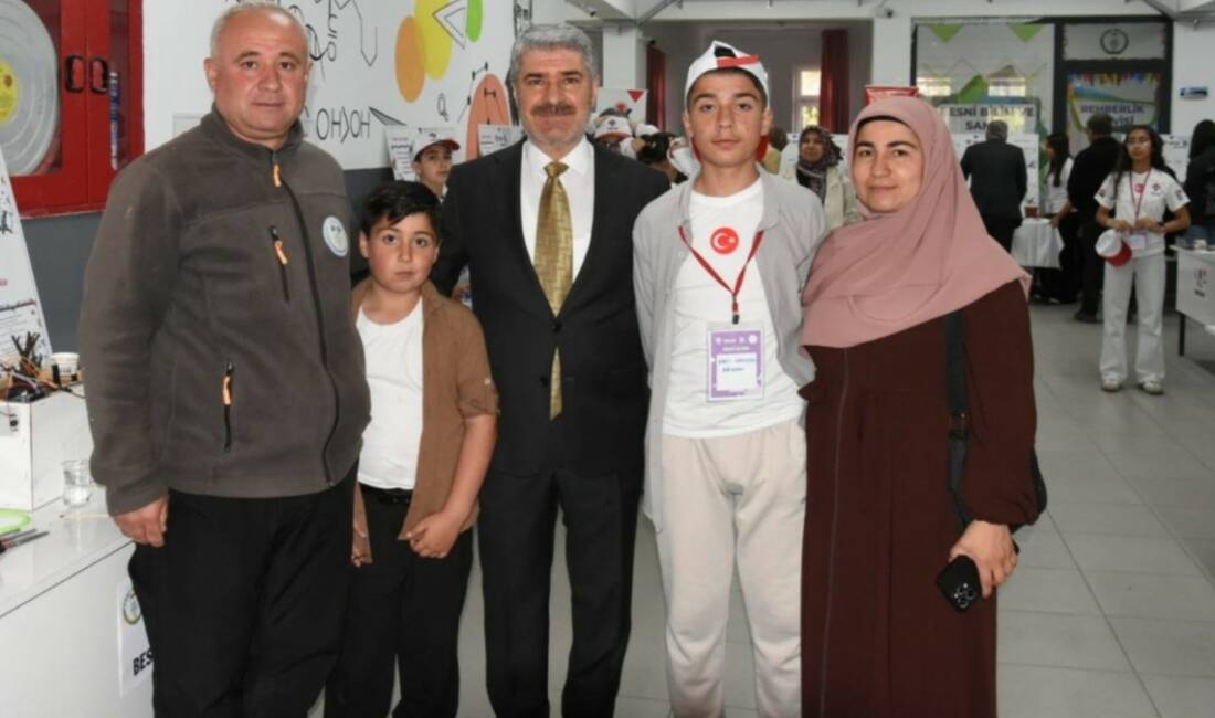 Besni Belediye Başkanı Reşit Alkan, TÜBİTAK 4006 Bilim Fuarı kapsamında