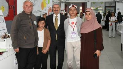 Besni Belediye Başkanı Reşit Alkan, TÜBİTAK 4006 Bilim Fuarı kapsamında