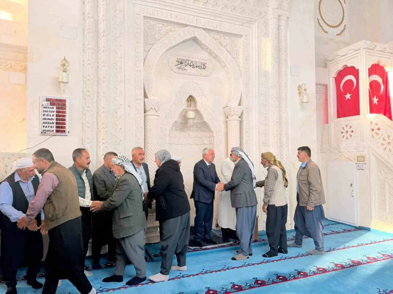 Diyarbakır’ın Çermik İlçe Belediye Başkanı Şehmus Karamehmetoğlu, vatandaşlarla bayramlaştı.