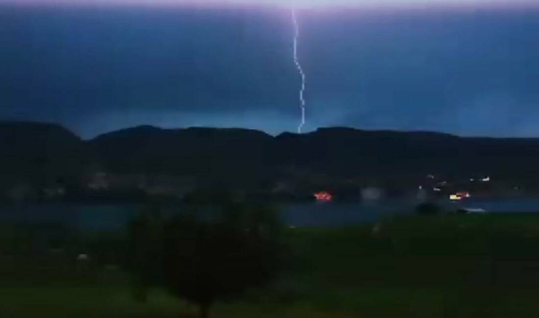 Batman’ın tarihi ilçesi Hasankeyf´te akşam saatlerinde etkili olan gökyüzü hareketliliği,
