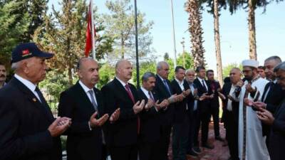 Kurban Bayramı arifesi dolayısıyla Adıyaman’da şehitlik ziyaret edildi.