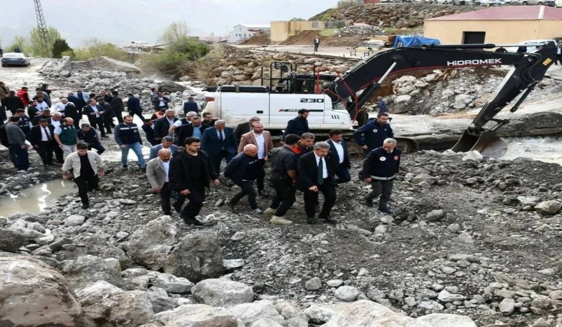 AK Parti Şırnak Milletvekili Arslan Tatar, beraberindeki heyetle birlikte sel