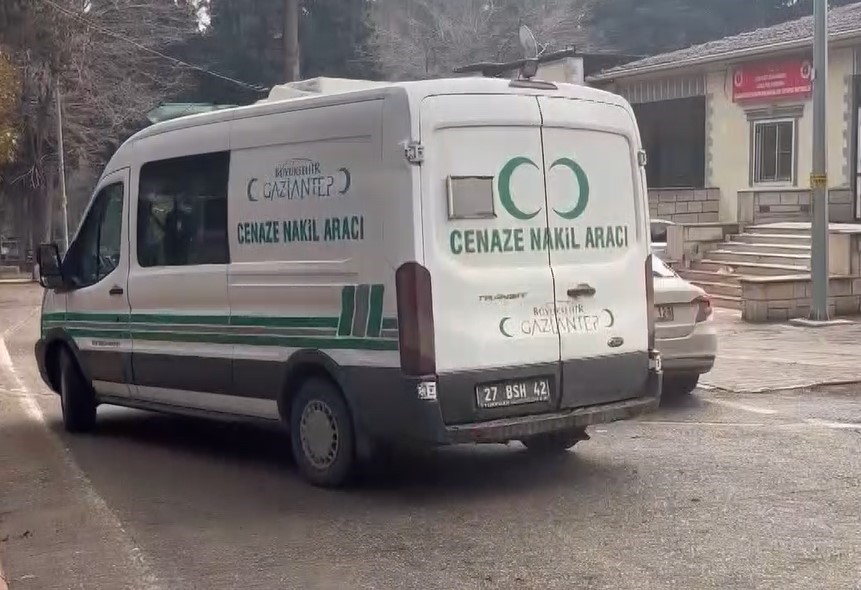 Gaziantep’te bıçaklı saldırıya uğrayarak ağır yaralanan 25 yaşındaki genç, kaldırıldığı