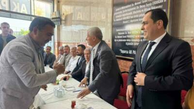 Şanlıurfa’nın Birecik ilçesinde, Belediye Başkanı Mehmet Begit öncülüğünde düzenlenen bayramlaşma
